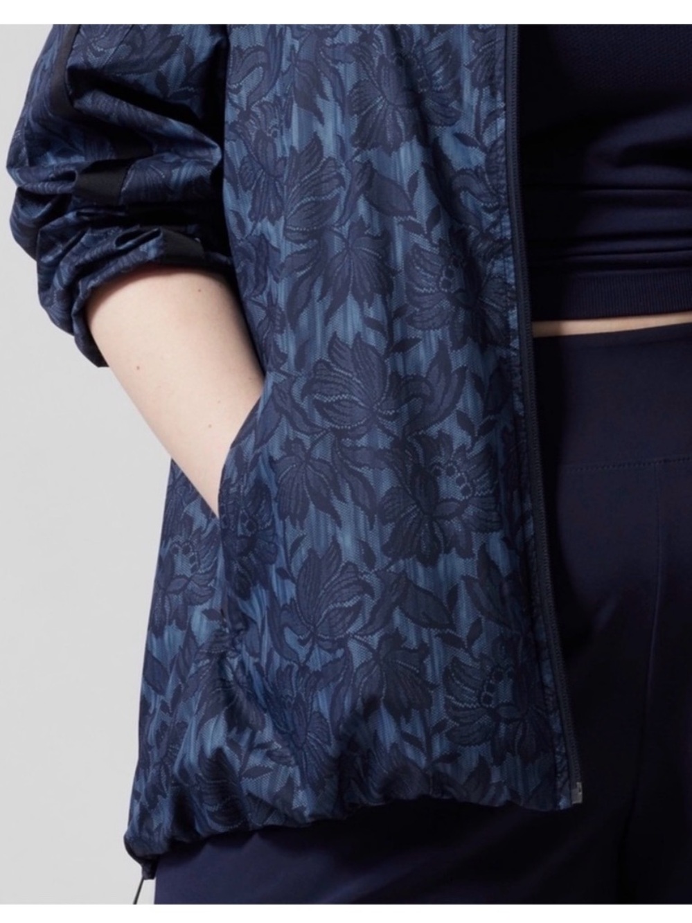 ATHLETA Sightseer Lace Jacket Women’s 2X Navy Black Floral Windbreaker Full Zip - Picture 3 of 14